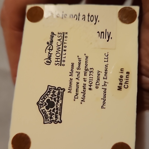 Walt Disney Showcase Collection-Disney Traditions-"Demure and Sweet" - Picture 3 of 3